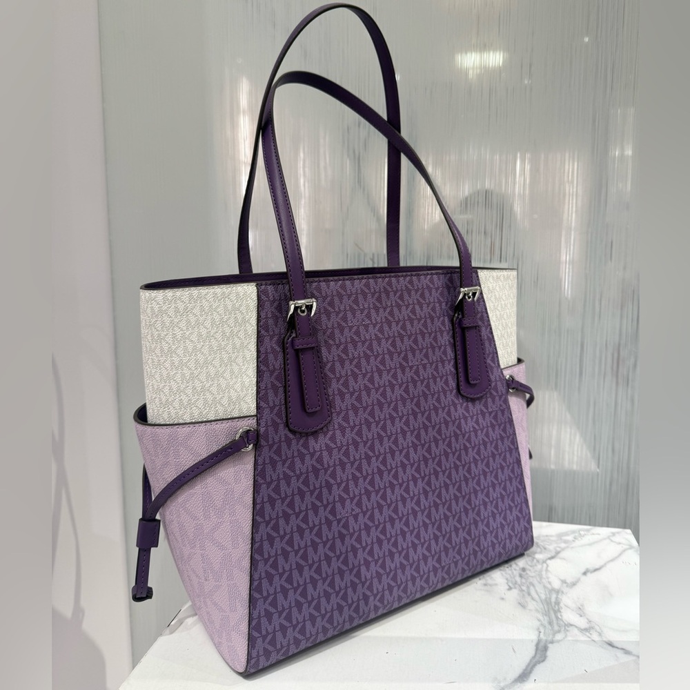Michael kors Voyager Large Color-Block Signature Logo Tote Bag with wallet - Picture 3 of 12